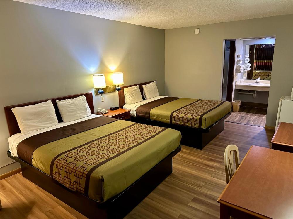 Queen Room with Two Queen Beds interior